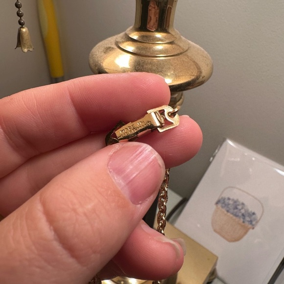 Vintage Sutton watch on gold-tone chain - Picture 2 of 3